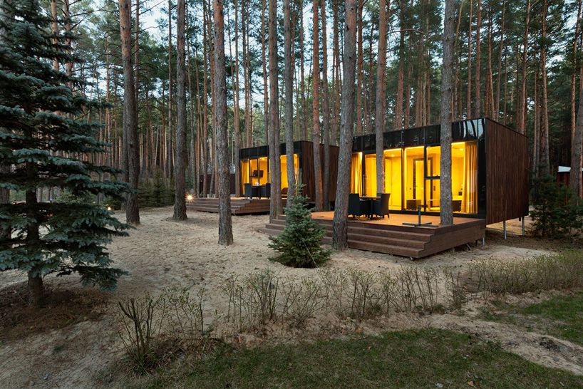 Moderné hosťovské domčeky ukryté v ukrajinských lesoch, z ktorých nebudete chcieť odísť