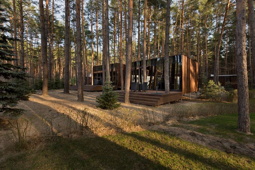 Moderné hosťovské domčeky ukryté v ukrajinských lesoch, z ktorých nebudete chcieť odísť
