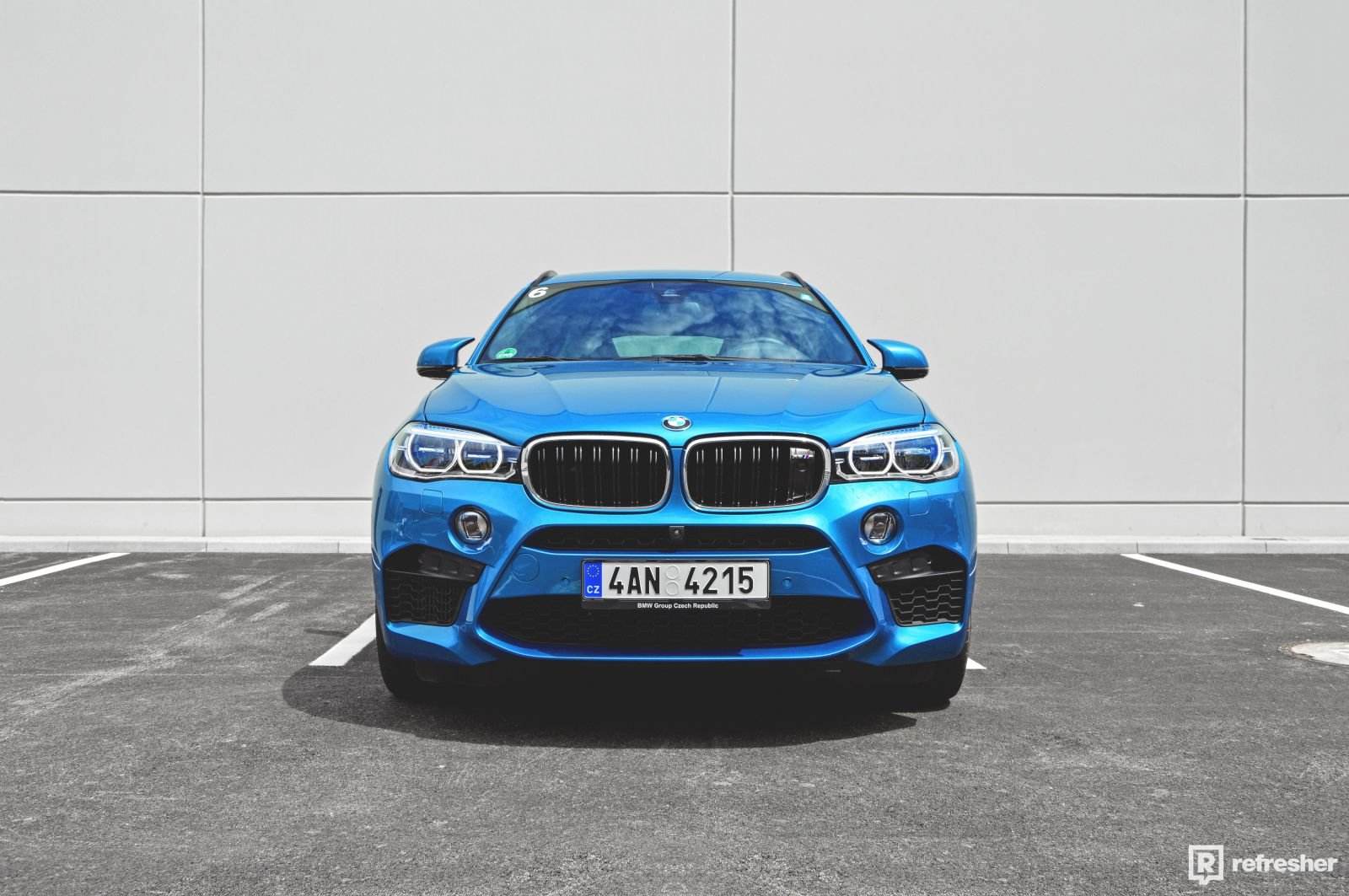 BMW X6 M: Keď 575 koní rúca fyzikálne zákony (Test)