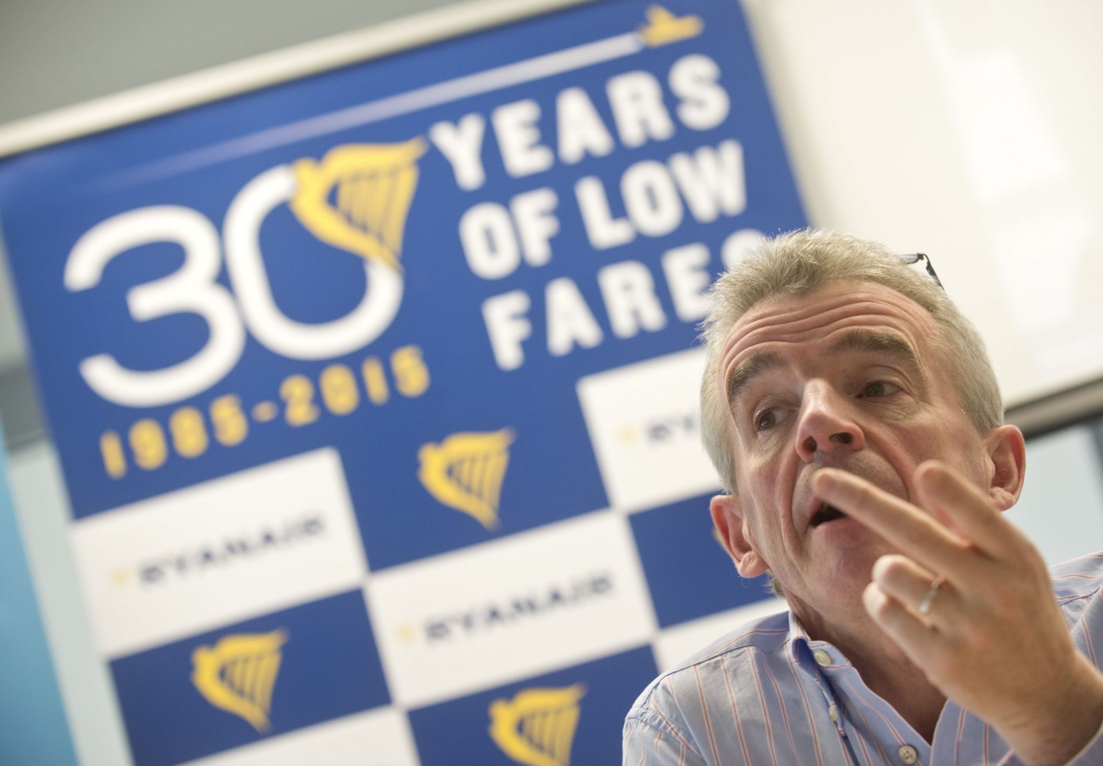 Ryanair nebude lietať s idiotskými pravidlami o sociálnom dištancovaní, vyhlásil nahnevaný šéf aerolinky