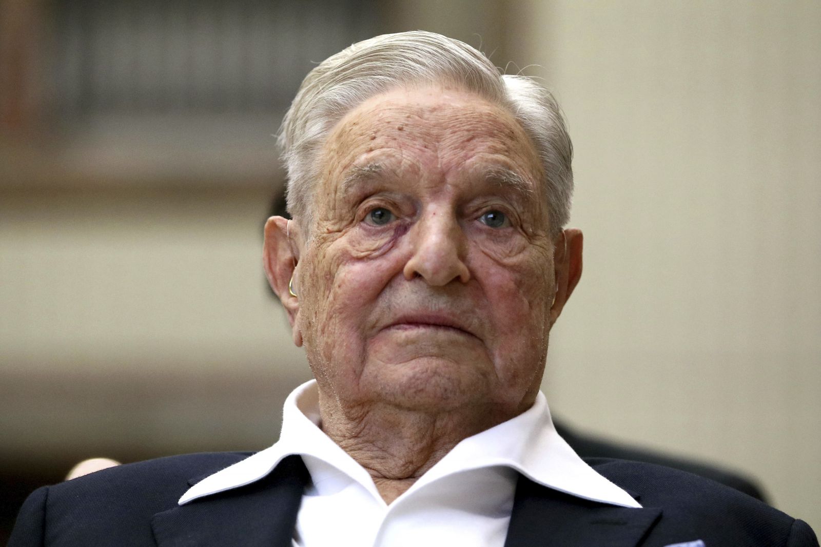 George Soros je ako Hitler a Európa je jeho plynová komora, napísal komisár maďarskej vlády