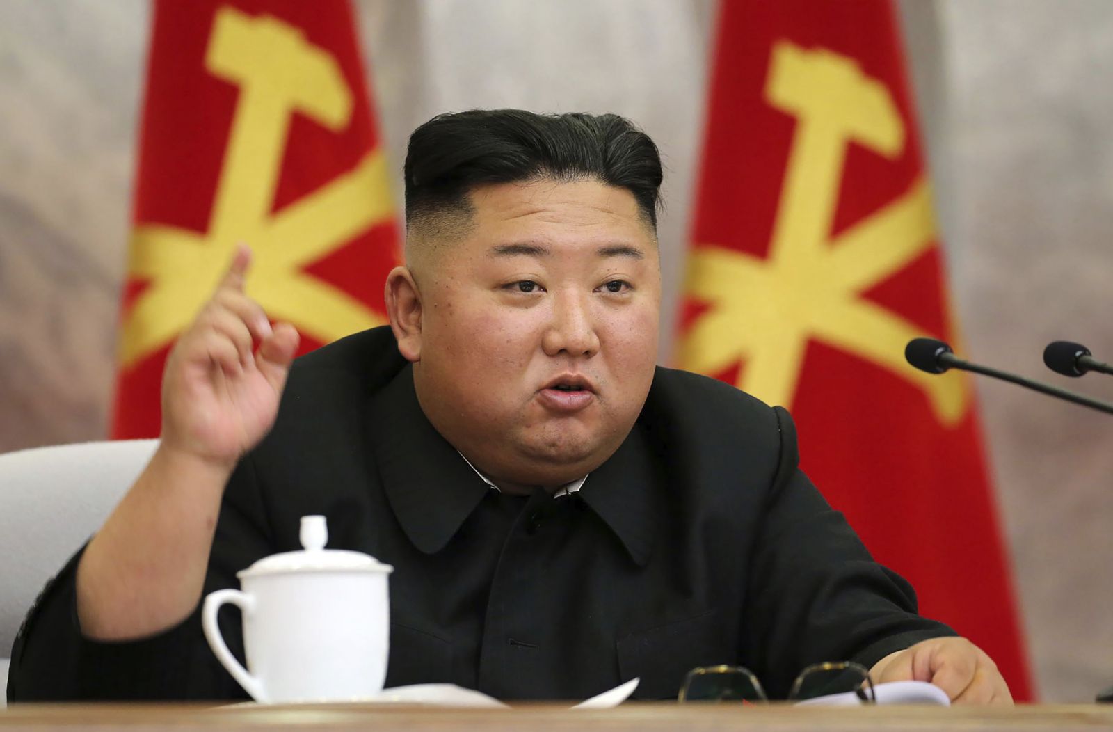 Kim Čong-un vyhlásil, že zvládnutie pandémie je žiarivým úspechom Severnej Kórey. Stále tam vraj nemajú ani jeden prípad