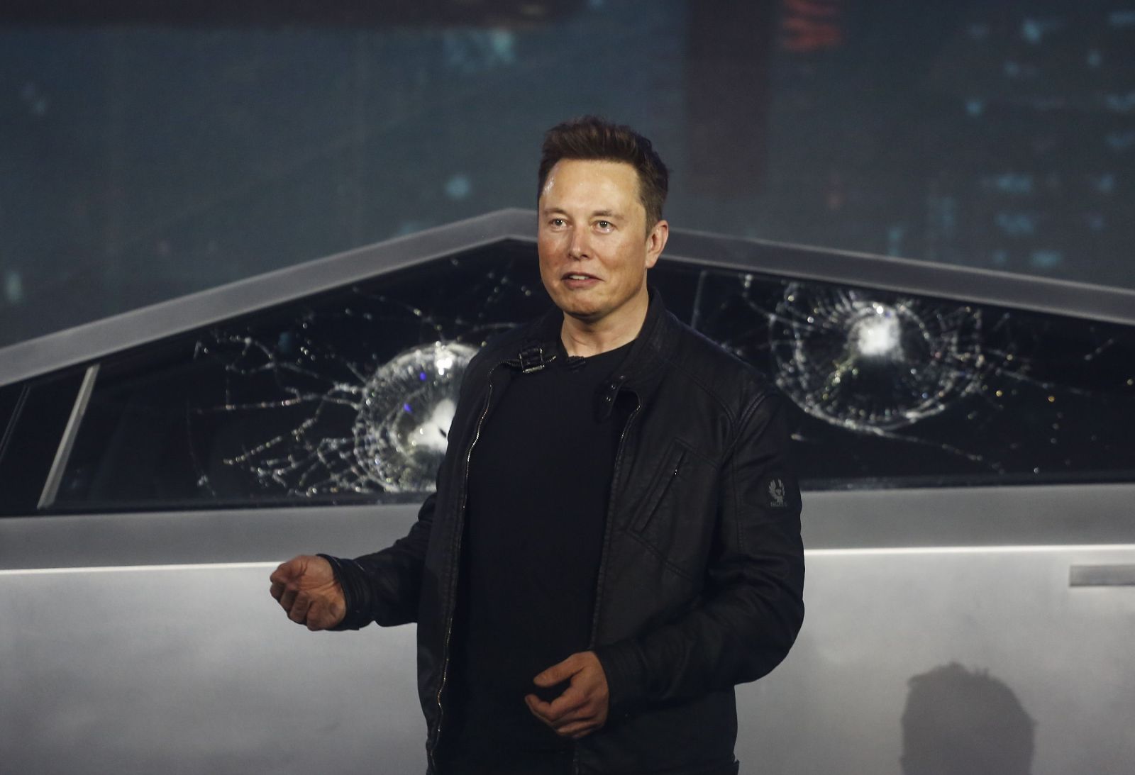 Elon Musk namiesto pľúcnej ventilácie rozdáva prístroj na poruchu spánku. Ukrajina ho o pomoc požiadala cez Twitter
