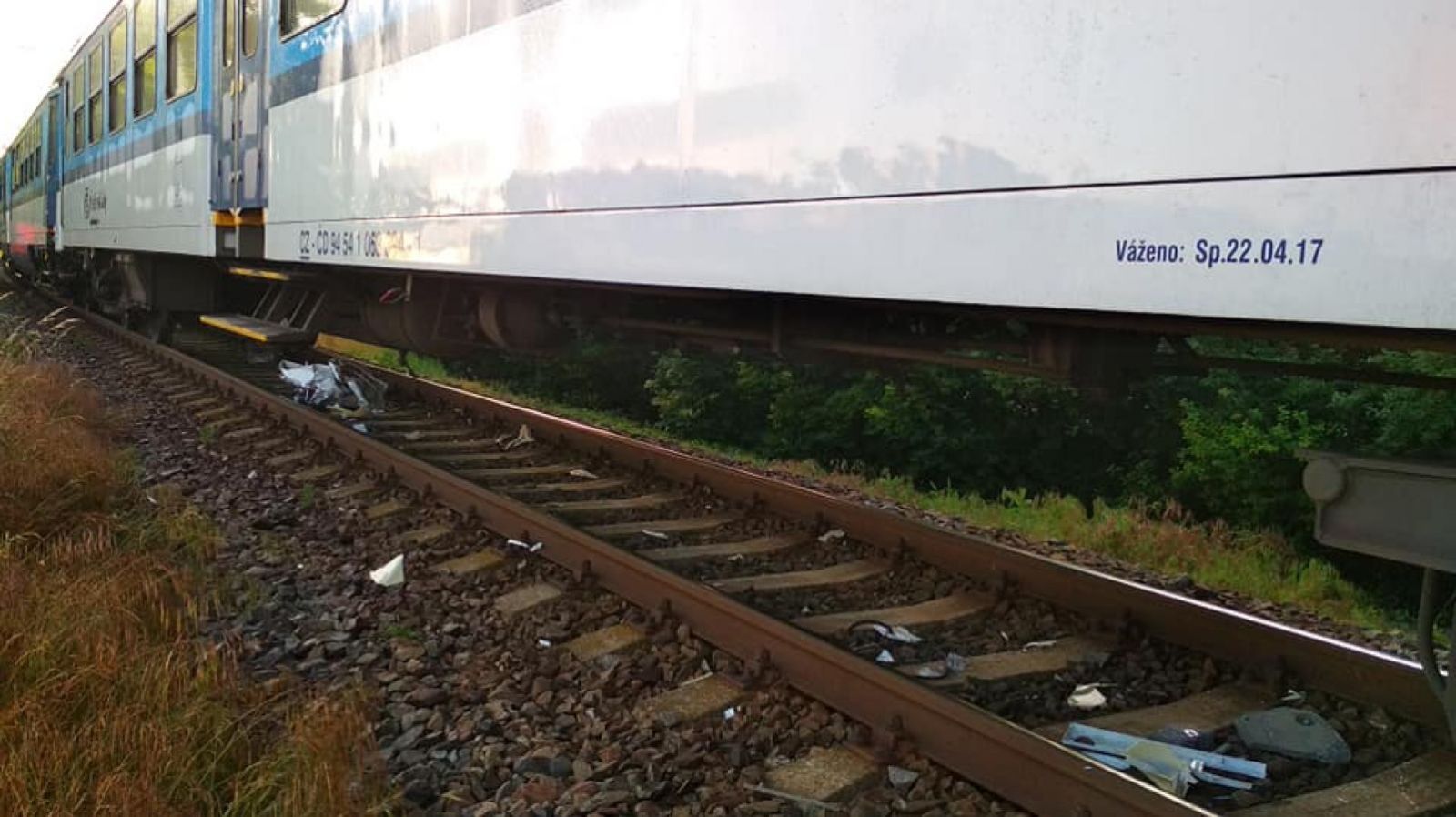 V Česku sa zrazil vlak s práčkou