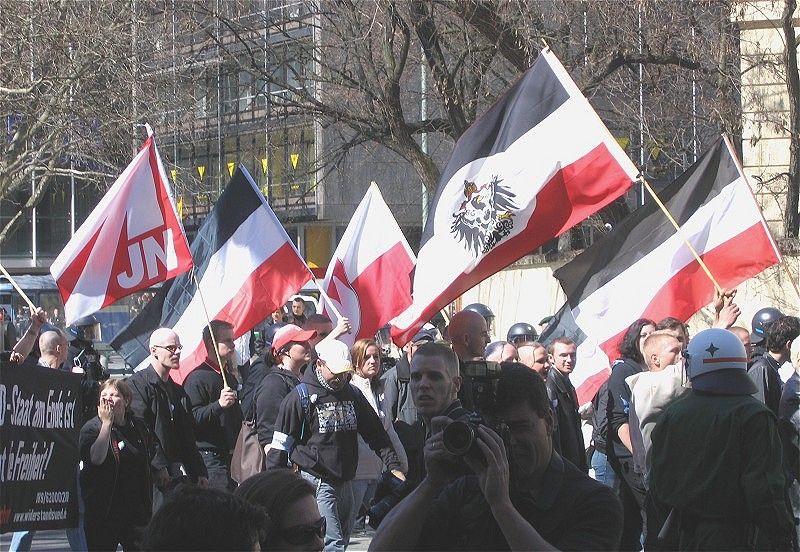Bývalí neonacisti z Bratislavy: Kotleba kráča v stopách Hitlera (Rozhovor)