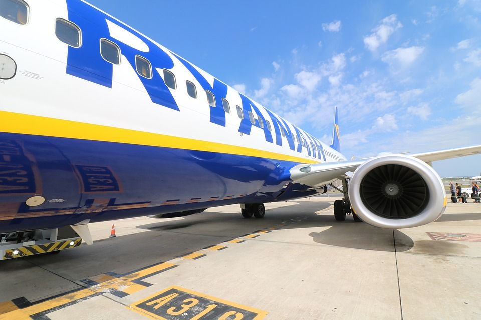Ryanair lieta za 4,99 € a ročne aj tak zarobí 1,5 miliardy eur. Ako fungujú tieto nízkonákladové aerolinky?