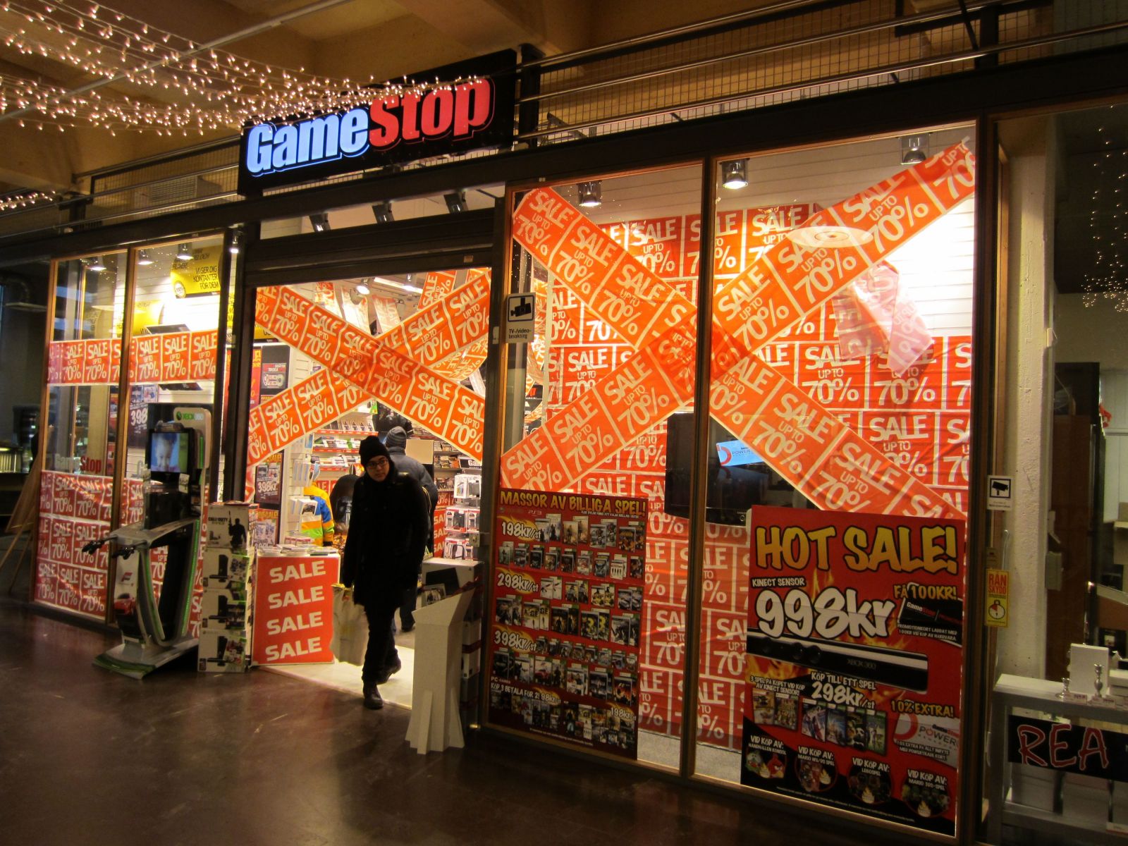 Prečo akcie GameStop závratne stúpajú? Armáda investorov z Redditu nakladá veľkým fondom z Wall Street, ale výsledok je otázny