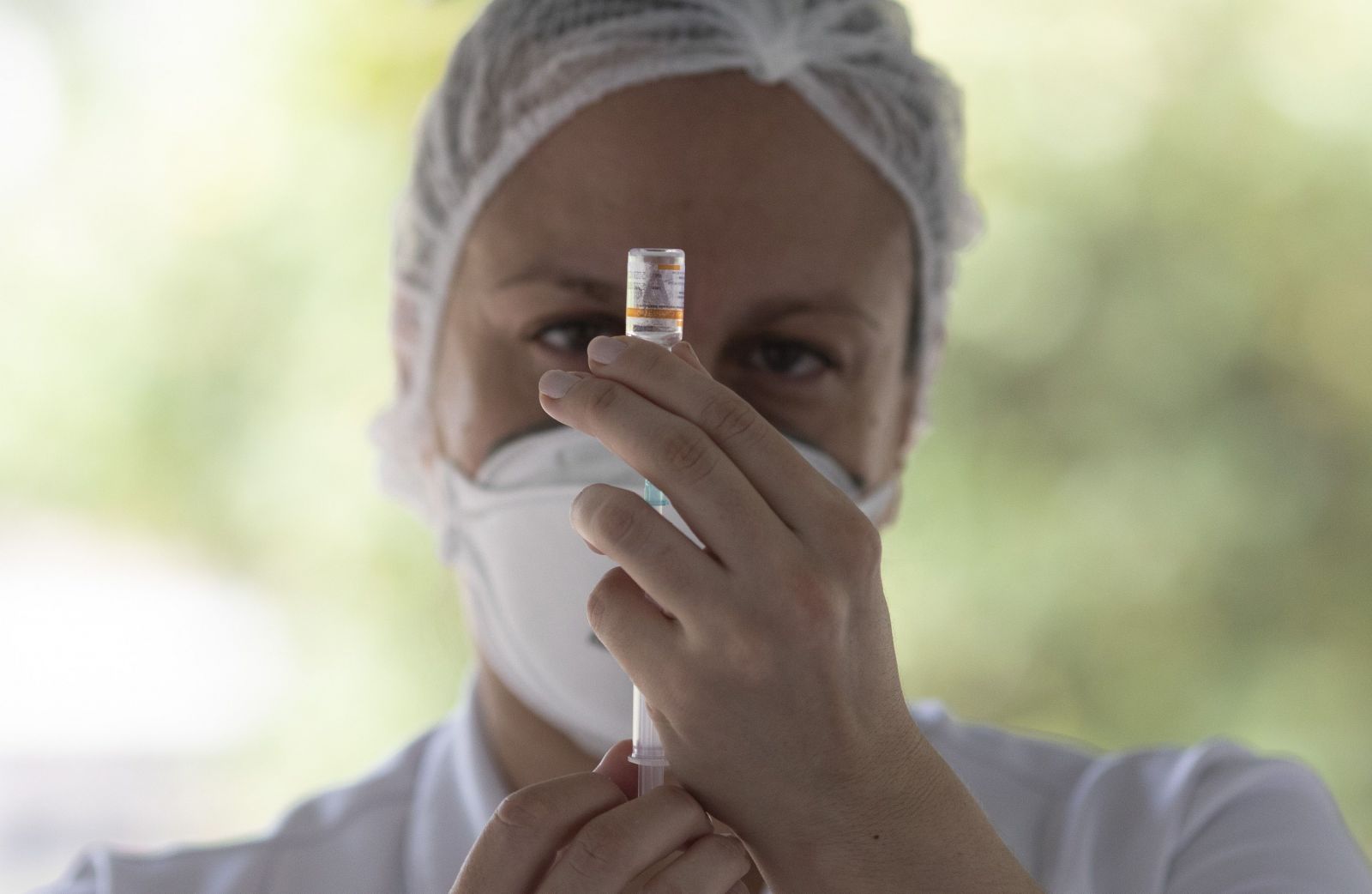 Ako funguje vakcína od AstraZeneca? Je vôbec bezpečná? A budeme sa musieť očkovať každý rok? Toto sú odpovede na tvoje otázky
