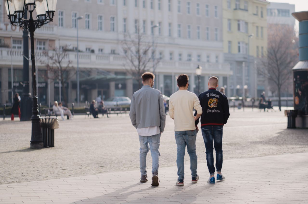 Bratislava je v lockdowne plná skupiniek ľudí. Niektorí rúška ignorujú, iní poctivo opatrenia rešpektujú