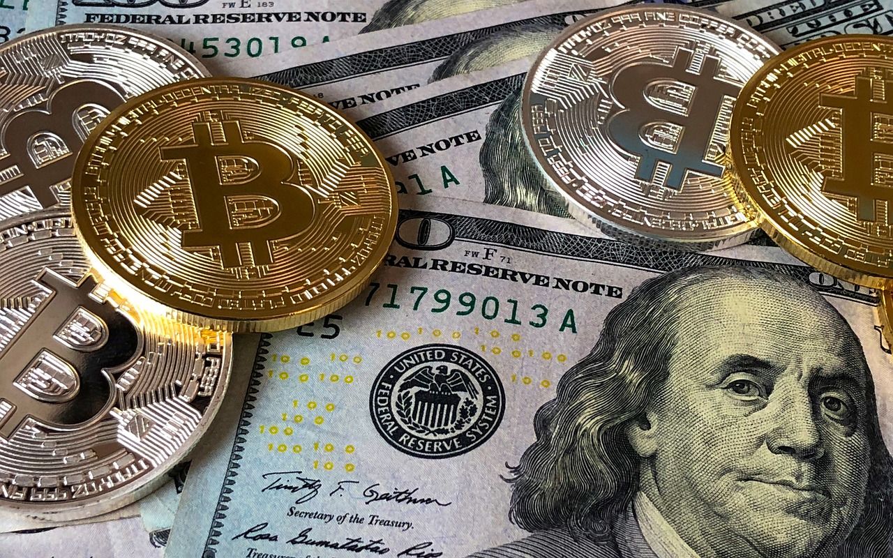 Keď dnes nakúpiš Bitcoin za 100 eur, milionárom sa nestaneš, hovorí expert na kryptomeny. Banky sa však začínajú triasť (Rozhovor)