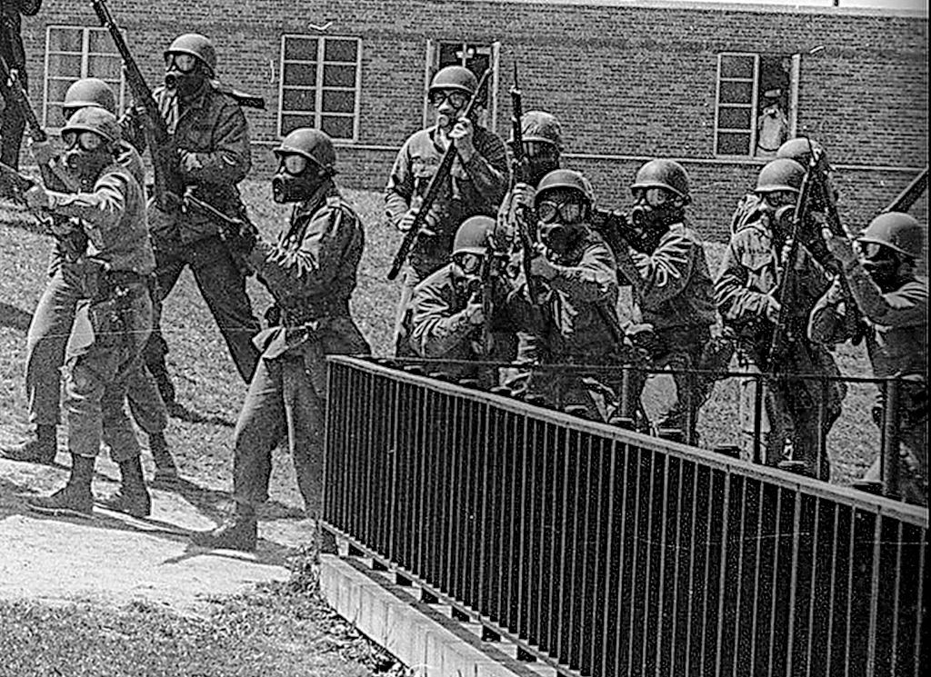 Masakr na Kent State: Američtí vojáci vraždili neozbrojené studenty a prezidenta evakuovali z Bílého domu