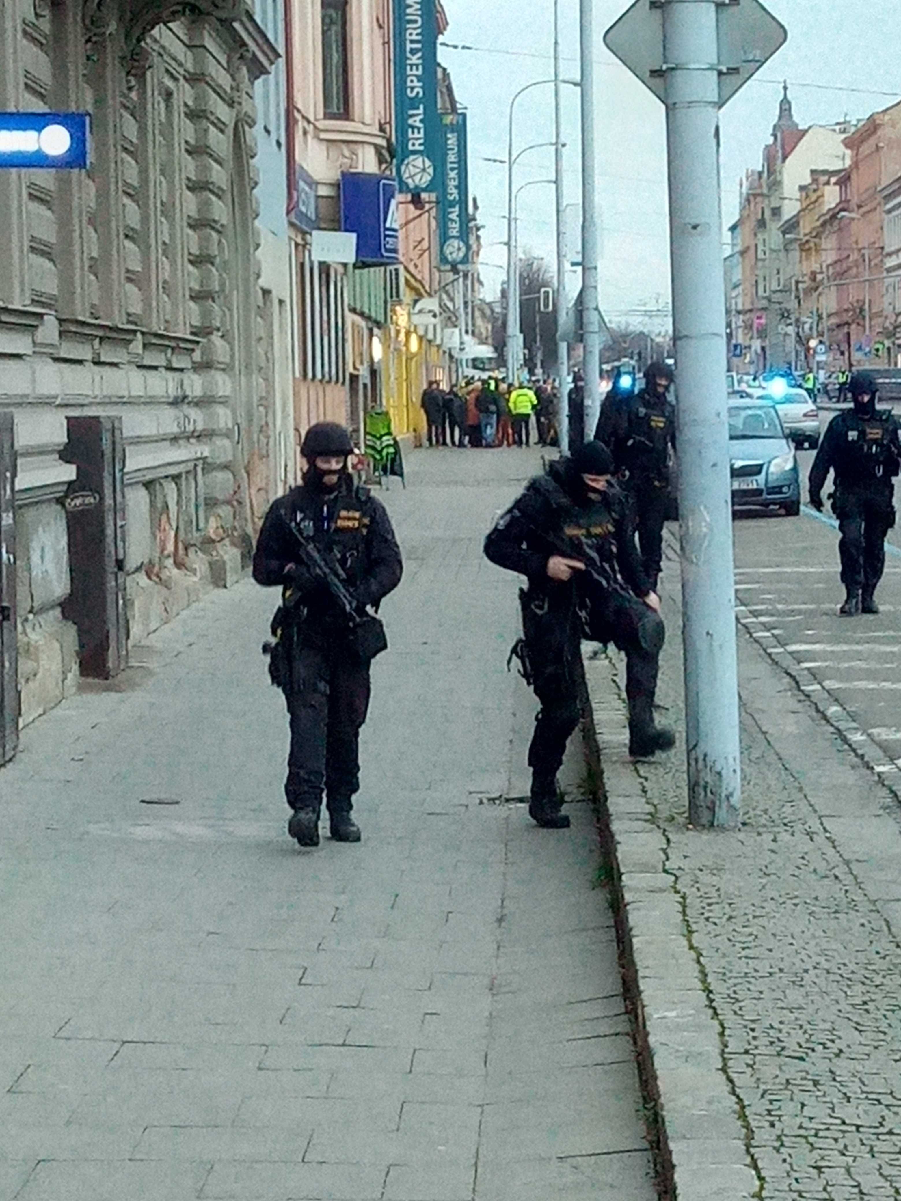 Aktualizováno: Policie v Brně pátrá po ozbrojeném muži. Měl vystřelit ze střelné zbraně
