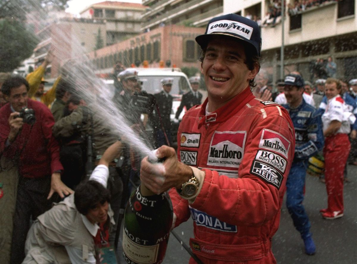 Senna oslavuje víťazstvo VC Monaka 1990
