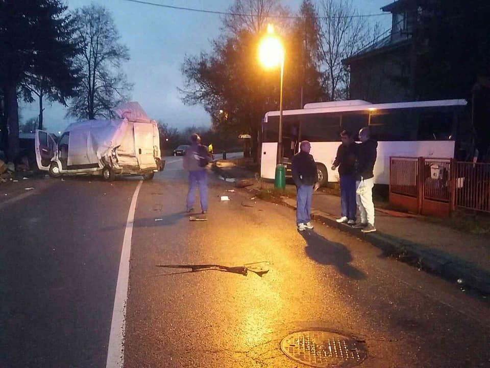 Dnes ráno sa v Žiline stala vážna dopravná nehoda. Vyžiadala si 9 zranených