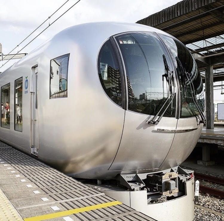 Vlak v Japonsku je navrhnutý tak, aby mali ľudia pocit, že sedia v obývačke, všetky jeho vymoženosti robia z cestovania zážitok