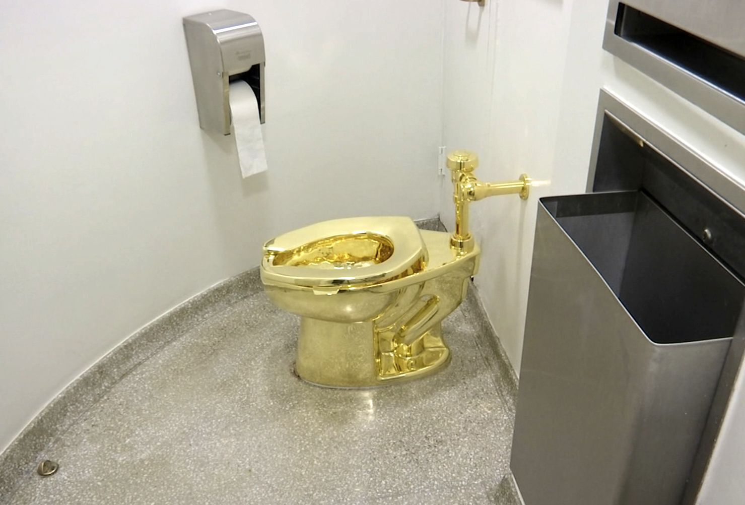 Z rodného domu Winstona Churchilla ukradli zlatý záchod v hodnote 1,1 milióna €
