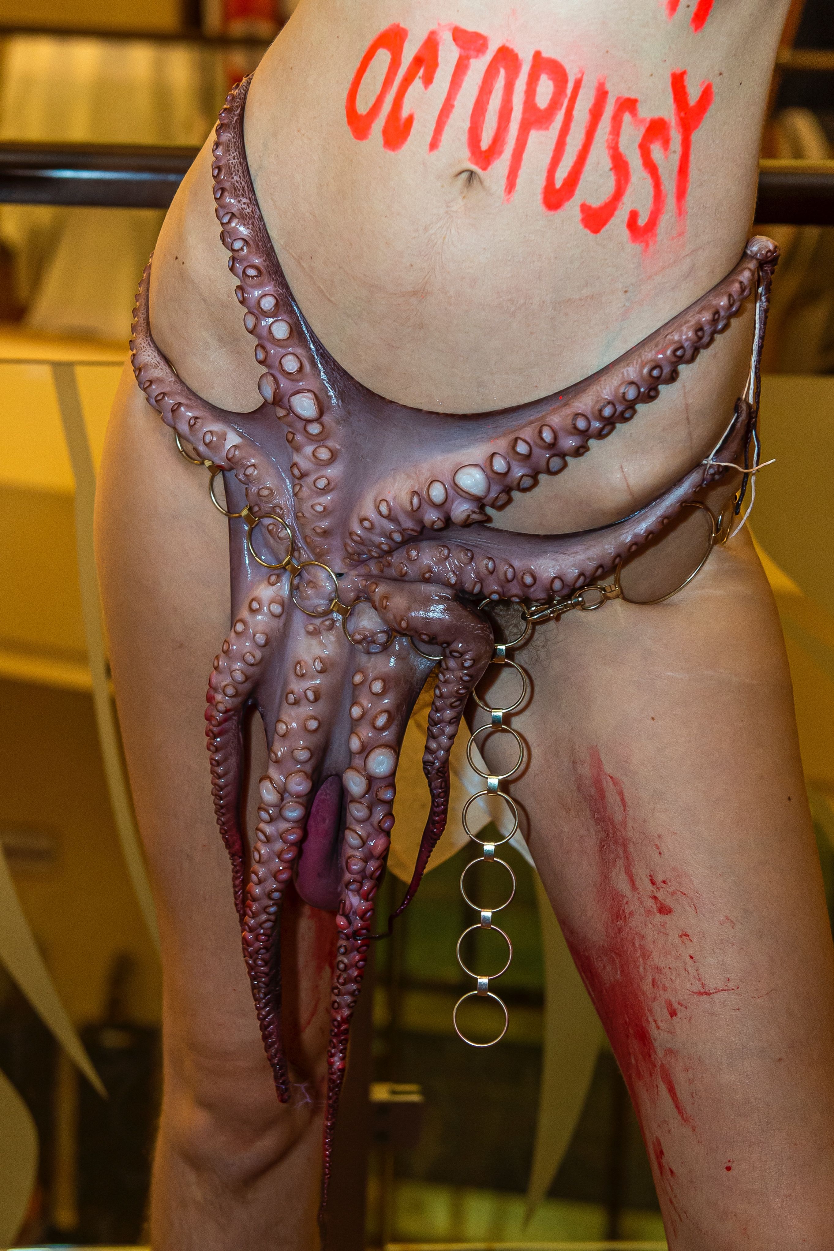 Polonahá Alex Wortex s mušľami a mŕtvou chobotnicou v rozkroku. Aké outfity predviedli známi Slováci na BMD 2019?