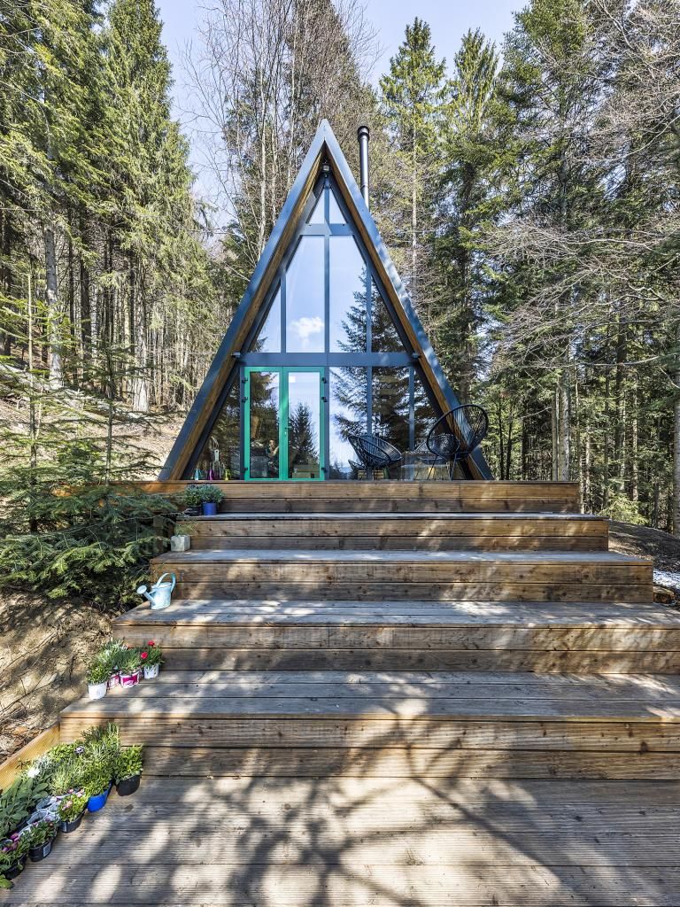 Toto sú najlepšie stavby za rok 2019: Romatická chata ukrytá v lese na Donovaloch či park postavený na cintoríne