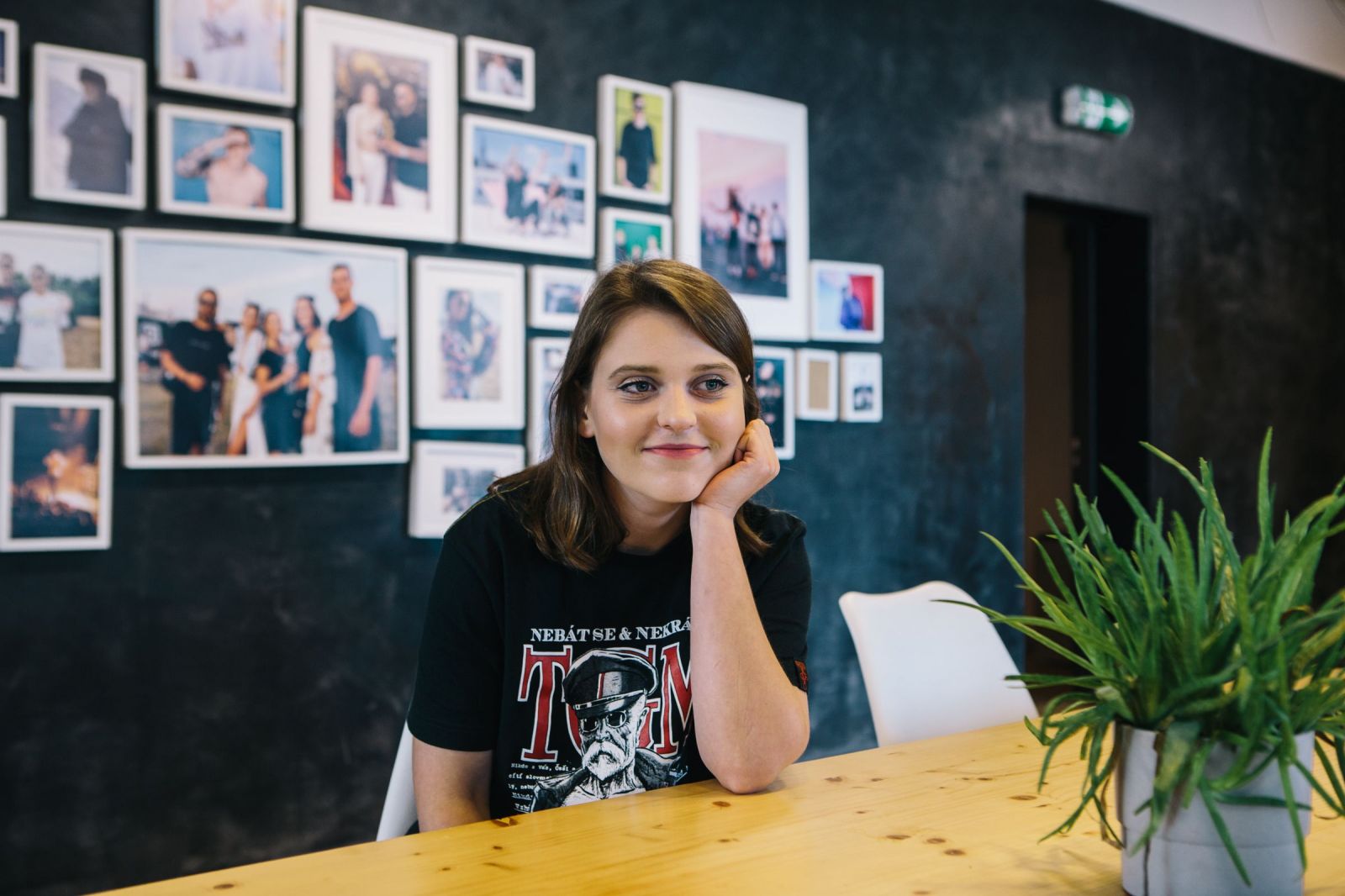 Sandra z Dejepis Inak: Po výške som si nemohla dovoliť učiť, odišla som predávať mäso do Rakúska (Rozhovor)