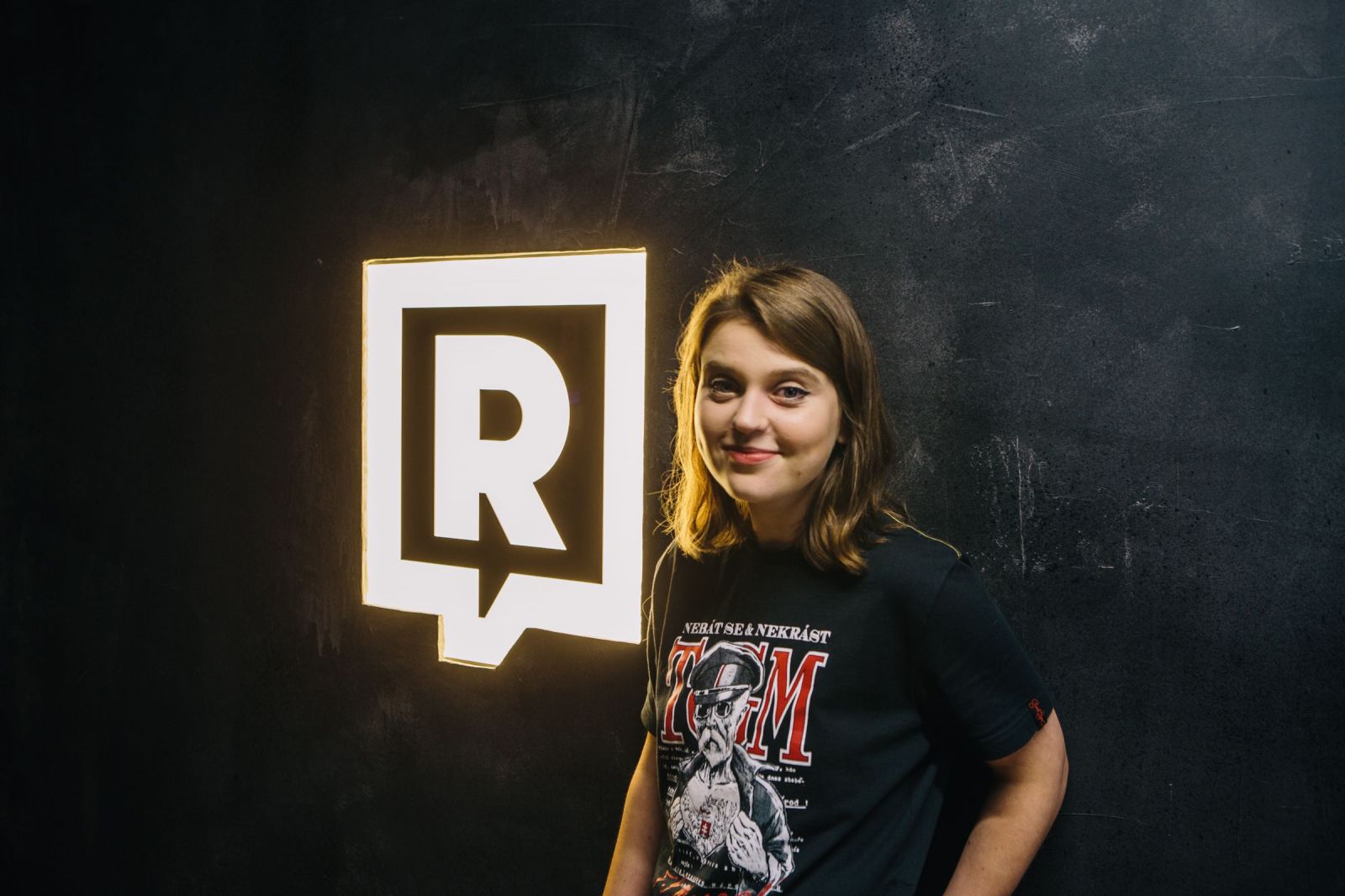 Sandra z Dejepis Inak: Po výške som si nemohla dovoliť učiť, odišla som predávať mäso do Rakúska (Rozhovor)
