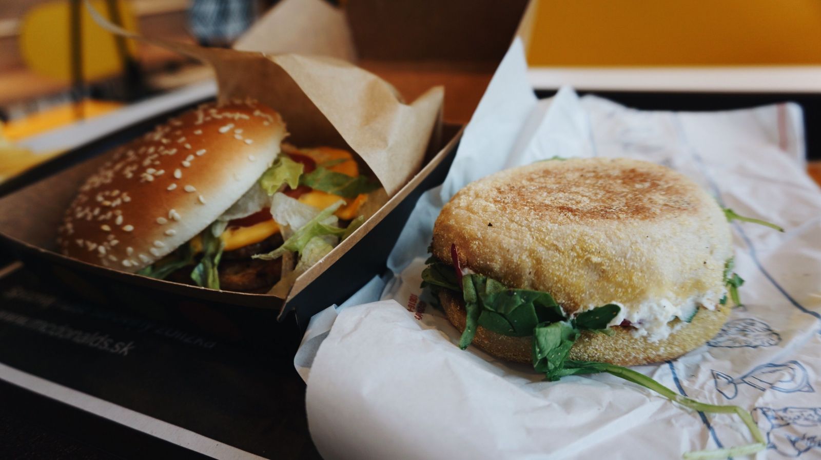 Lučina x McDonald ': Ako chutí tradičné slovenské burger s bryndzou a reďkovkou v Mekáč?  (Test)