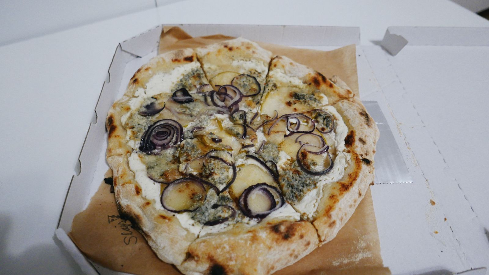 Pizza Hruška a gorgonzola