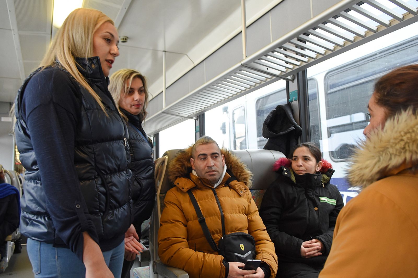 V slovenských vlakoch pribudnú rómski asistenti. Budú pomáhať cestujúcim a zabraňovať konfliktom