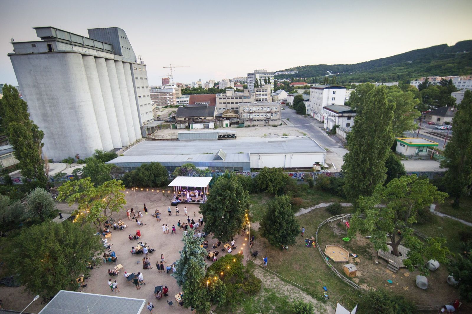 Leto v Novej Cvernovke rozhodne nekončí. Množstvo eventov, kino a párty, ktoré si nesmieš nechať ujsť