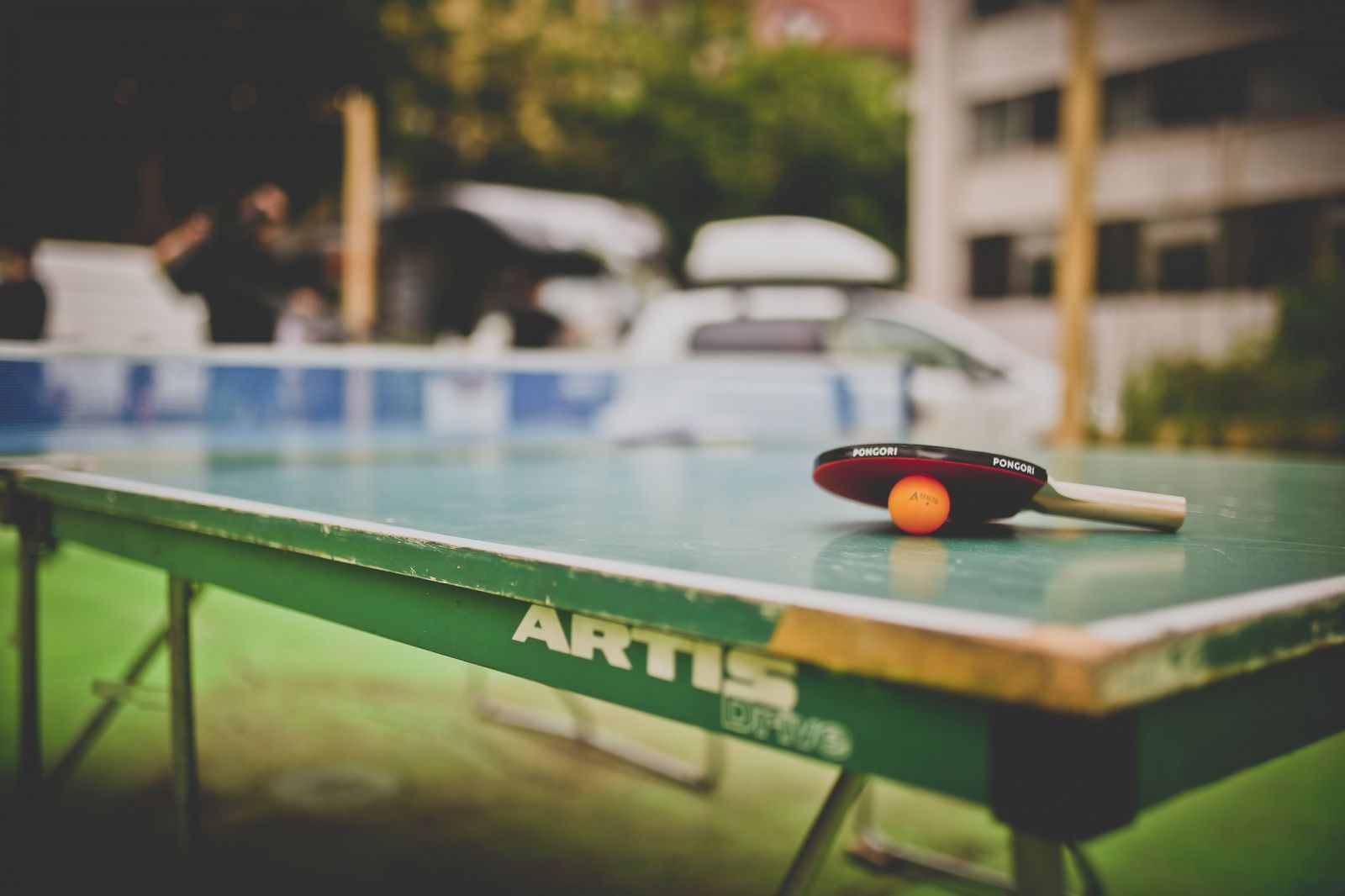 Namiesto parkoviska vznikol moderný priestor pre ľudí, kde si vychutnáš pivo a  zahráš ping pong