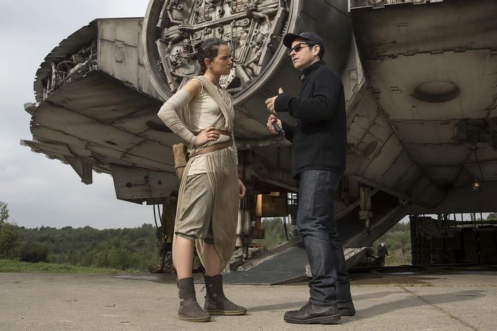 J. J. Abrams priznáva, že režisér Star Wars: The Last Jedi sa vydal iným smerom. Písanie scenára pre Epizódu IX tak nebolo ľahké