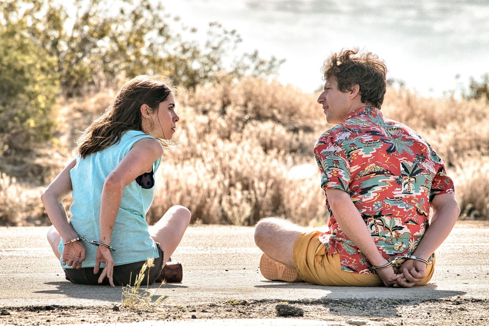 Recenzia: Palm Springs je geniálnou romantickou komédiou a jedným z najlepších filmov roka