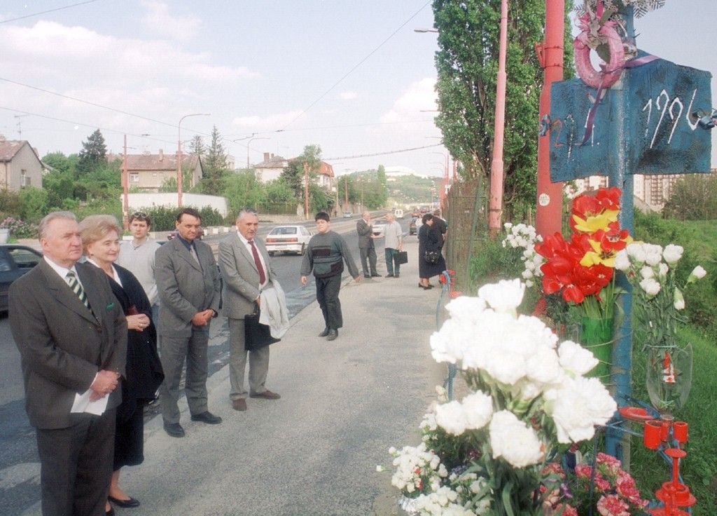 Pápayovci na ulici mlátili ľudí. Policajti mafiánov zdravili a radšej sa pozerali bokom