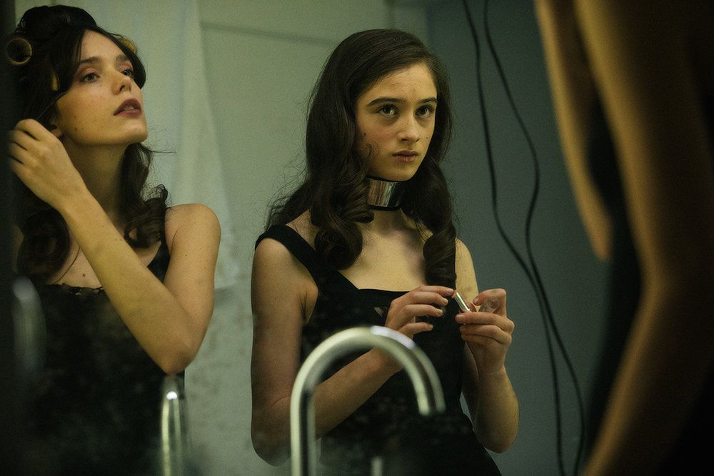 Vox Lux s Natalie Portman je necitlivým dvojčaťom A Star Is Born plným bizarnosti a drog (Recenzia)