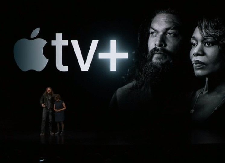 Apple vstupuje do streamovacieho boja s Netflixom a Disney+. Ich plánované filmy a seriály predstavil Jason Momoa