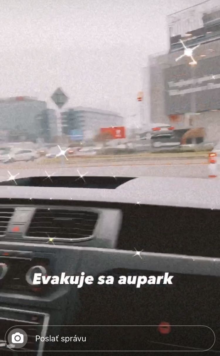 V Bratislave uzavreli Aupark. Všetci zákazníci museli opustiť budovu