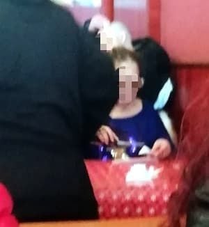 Namiesto piva heroín na stole, hádky a dílovanie drog v priamom prenose. Navštívili sme notorický bar v Pentagone (Fotoreportáž)