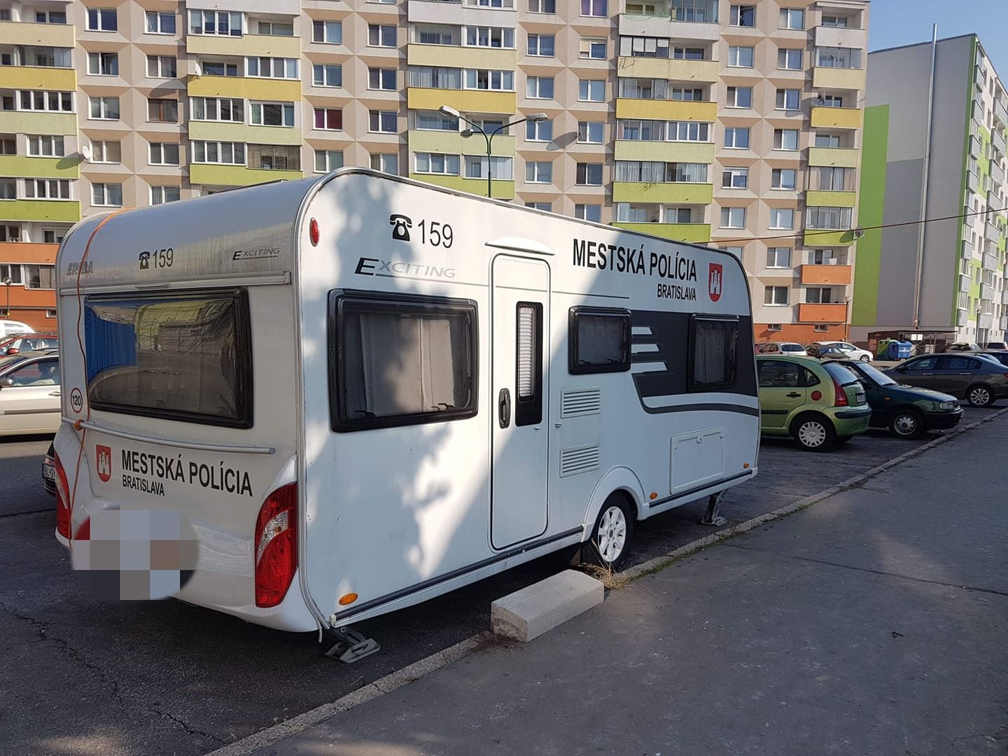Namiesto piva drogy na stole, hádky a dílovanie v priamom prenose. Navštívili sme notorický bar v Pentagone (Fotoreportáž)