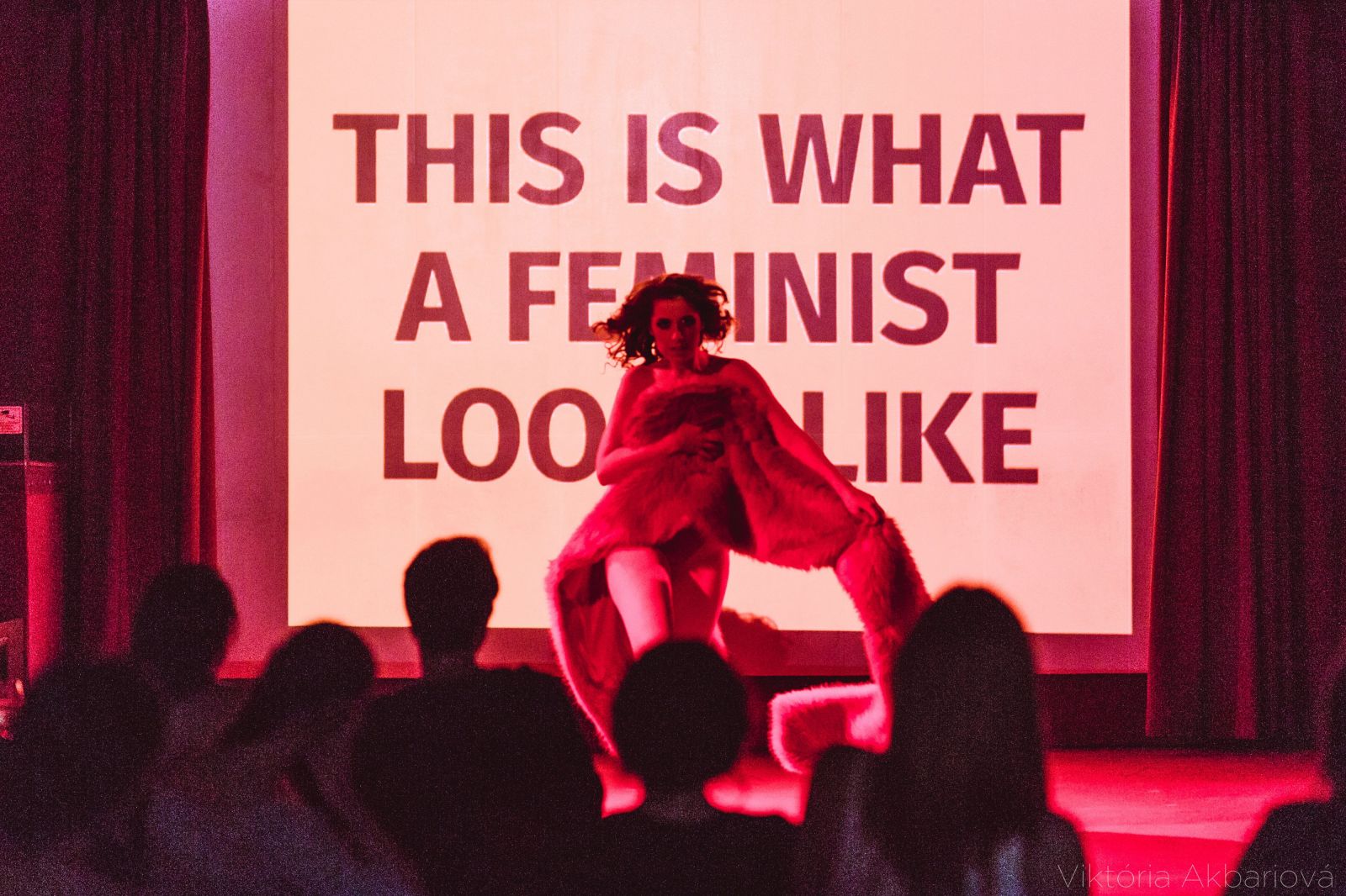 Striptérka čo sa vyzlieka pre feminizmus