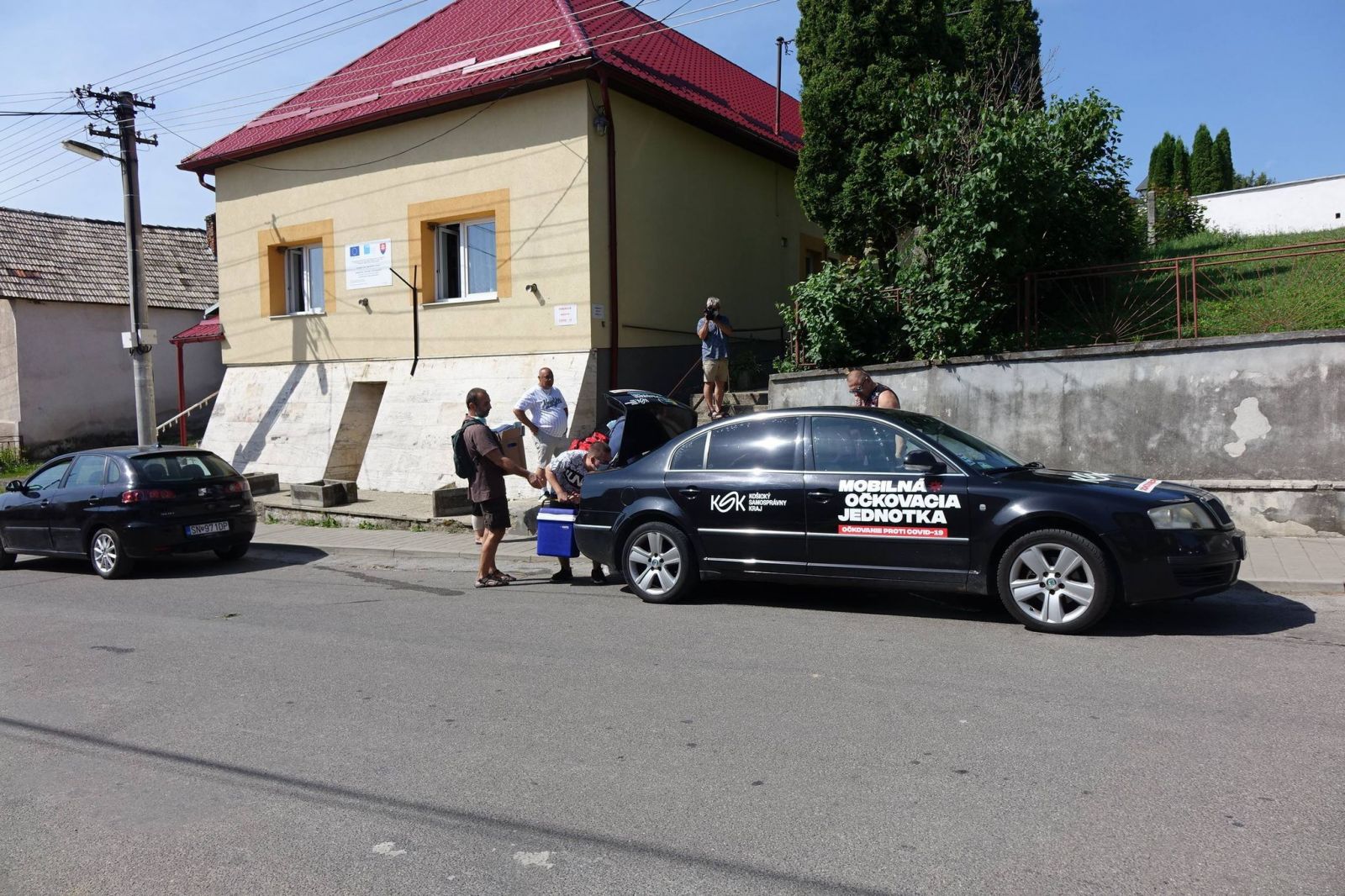 Boli sme sa pozrieť, ako prebieha očkovanie rómskych komunít. V Bystranoch mali domáci na vakcínu jasný názor.