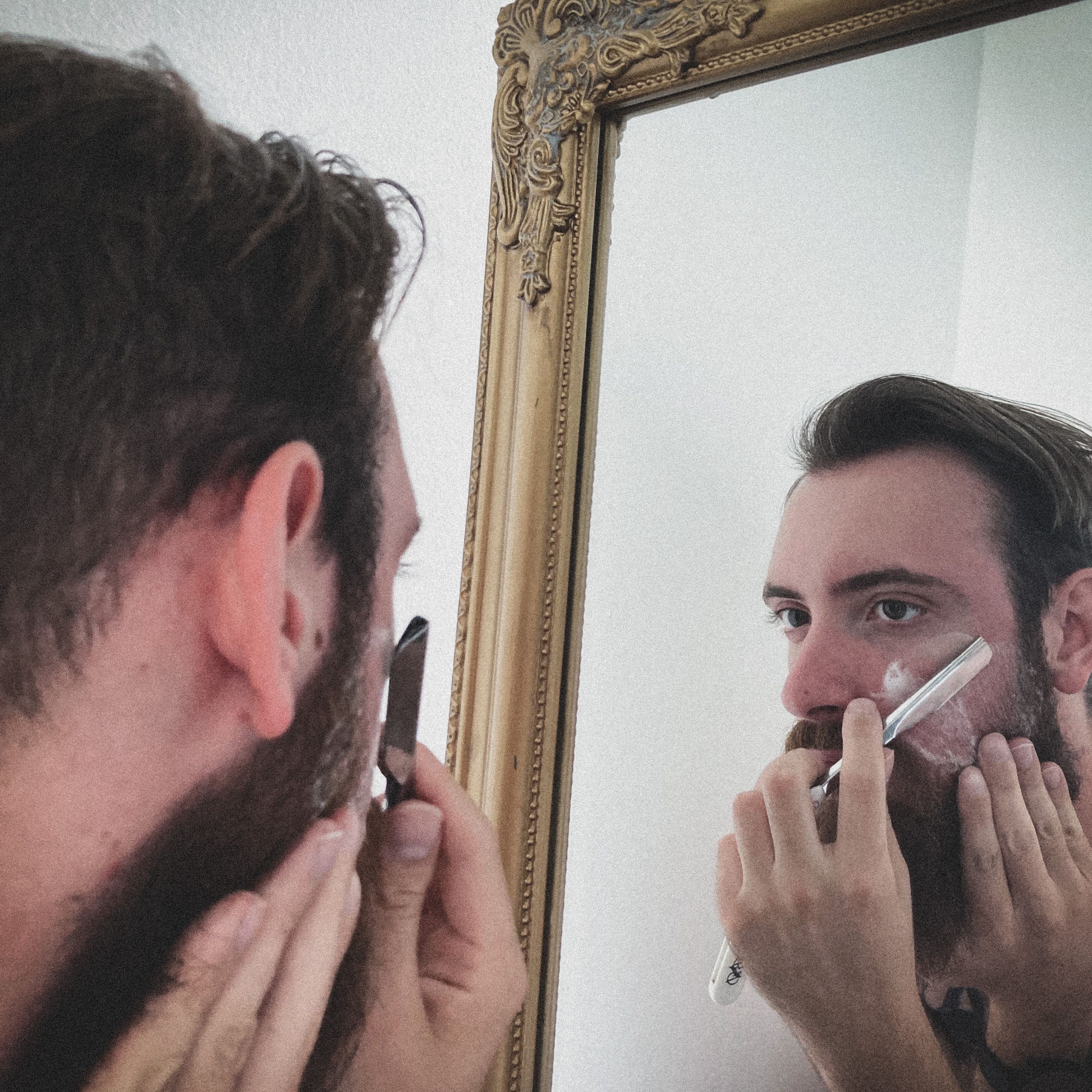 Vyskúšali sme klasické holenie: je naozaj šetrnejšie k pokožke a môžeš vďaka nemu predísť nepríjemným vyrážkam?