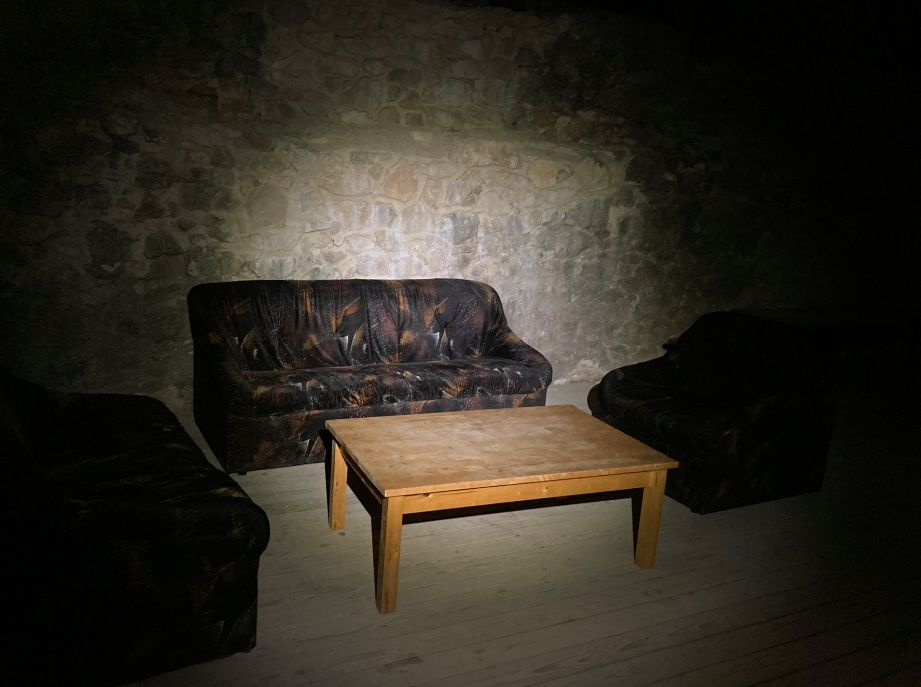 Blikajúce svetlá, divné zvuky a nezvaní hostia: Prenocovali sme na Čachtickom hrade