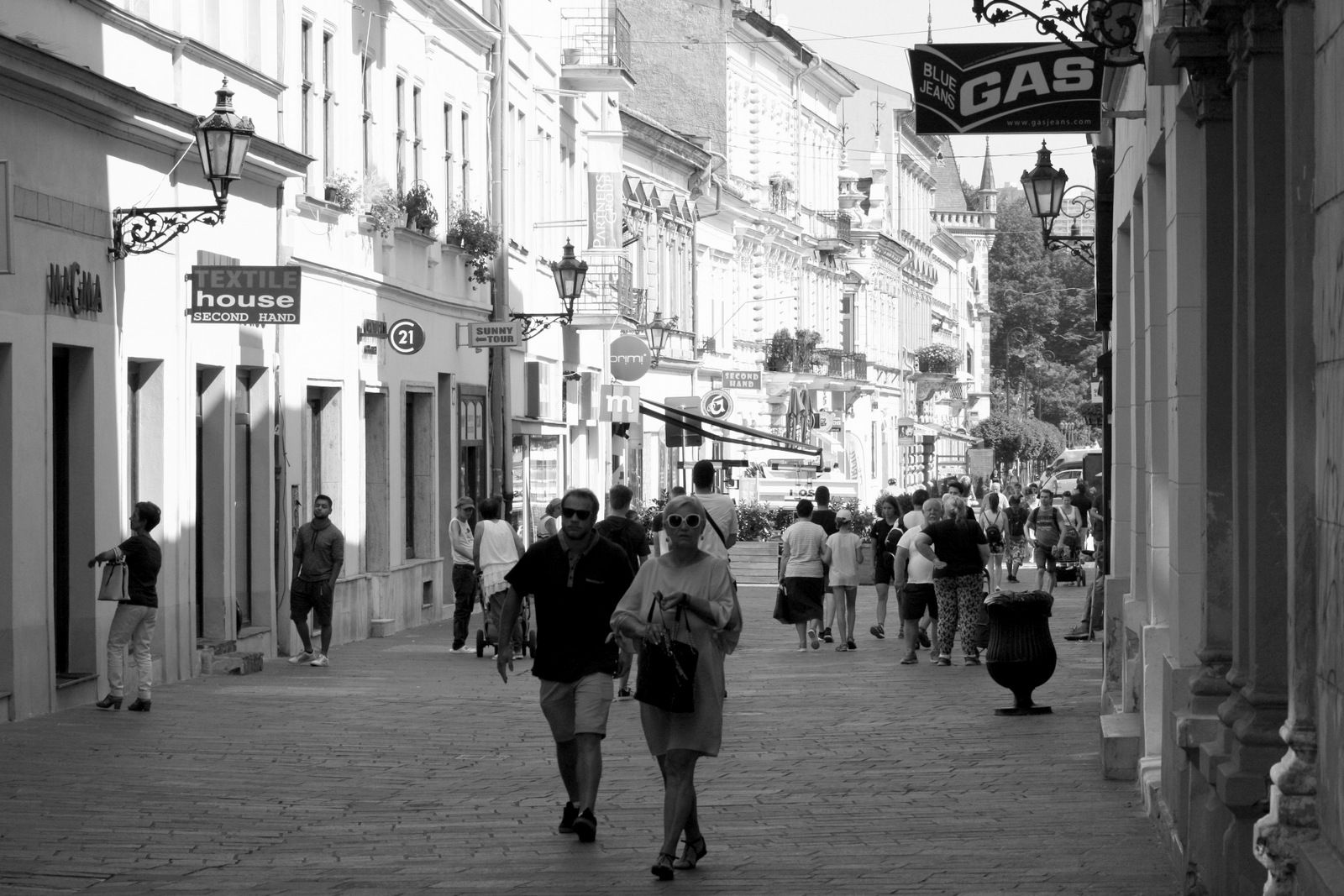 Bezdomovci a žobráci v metropolách východu: Lesné skvoty aj bábätká pod igelitom. Alkohol, lieky, polievky a charita