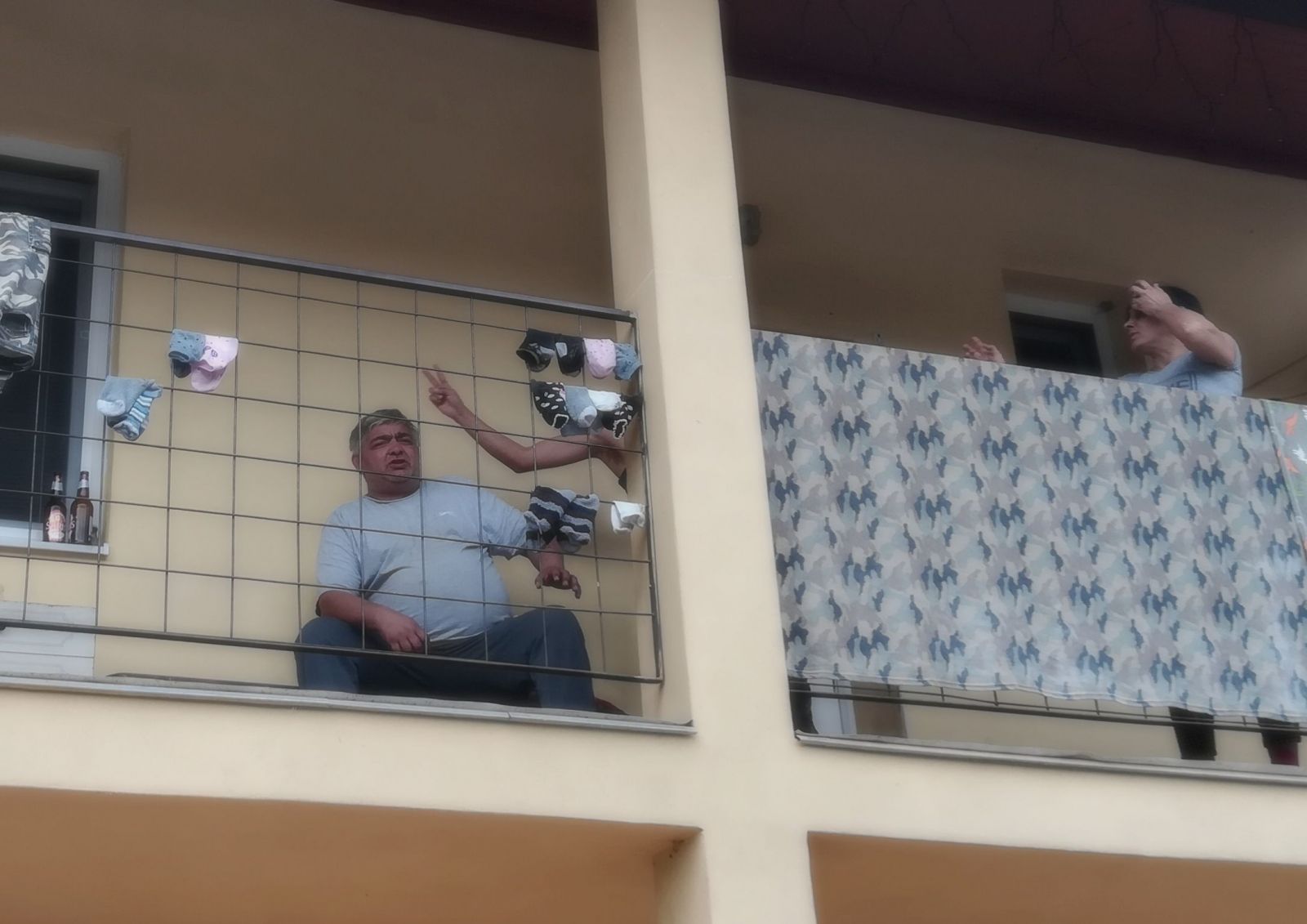 Rómsky poslanec Radoslav Sivák sa na starostu sťažuje.