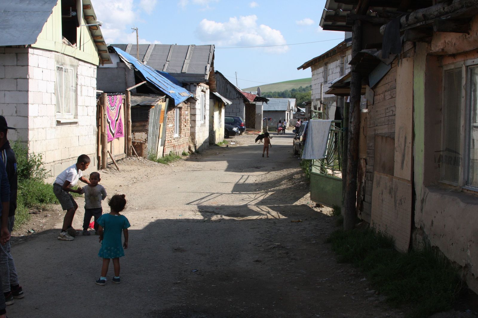 Nazreli sme do rómskych domov a boli sme prekvapení. Našli sme veselé interiéry, slušné bývanie, chuť stavať a pracovať