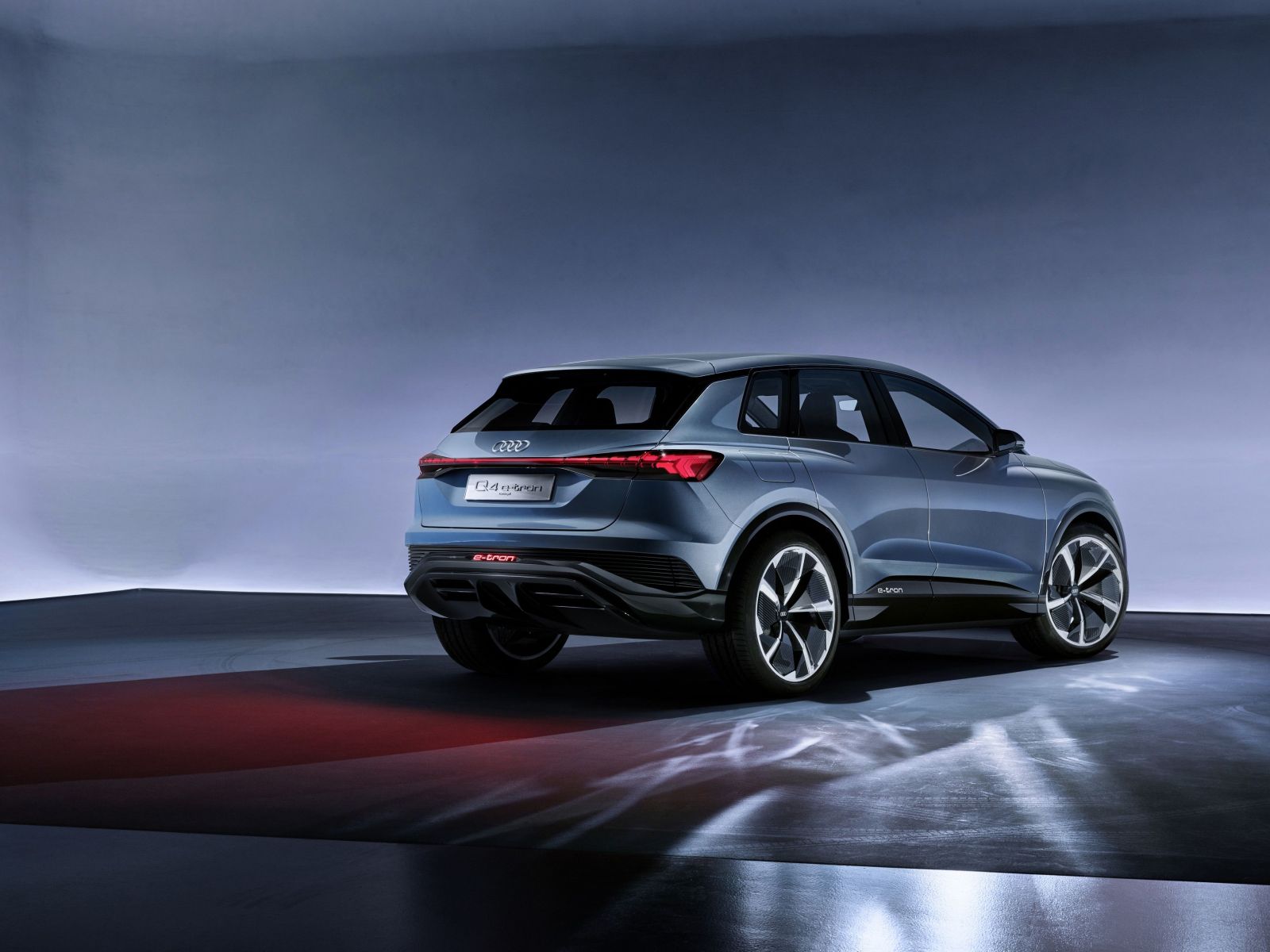 Audi prezentuje ďalšie agresívne SUV. Čisto elektrická Q4-ka má 306 koní a dojazd 450 km