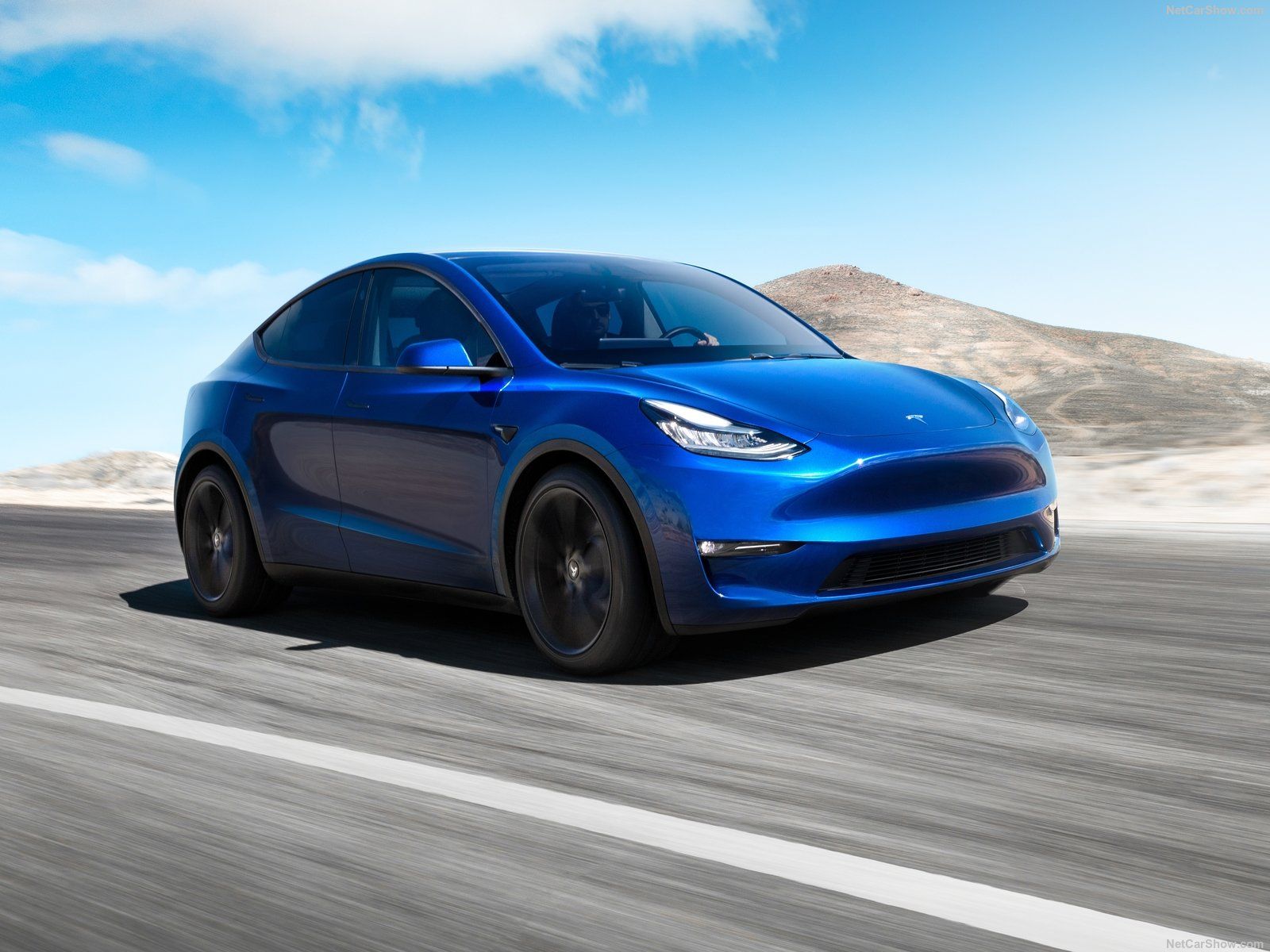 S dojazdom 540 km nová Tesla Model Y kraľuje medzi elektrickými SUV, v Európe ju však tak skoro neuvidíš