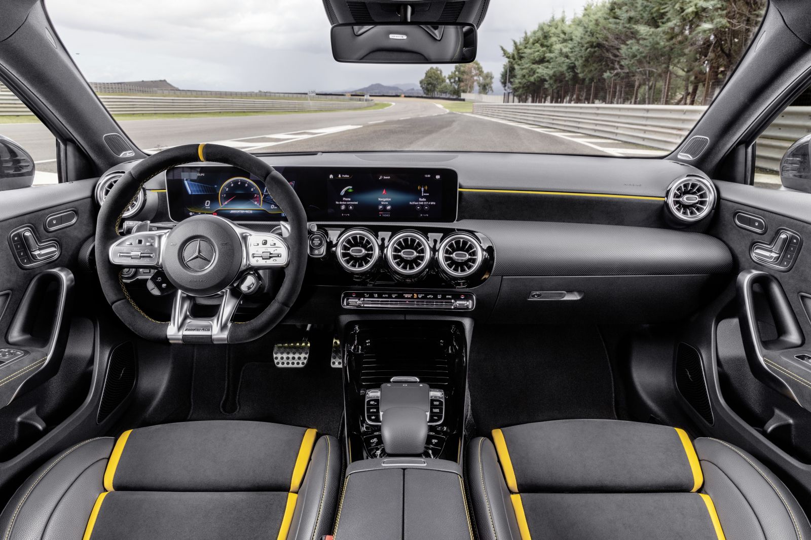 Mercedes-AMG odhalil superšporty medzi kompaktmi. 45-kové novinky majú násilnejší dvojliter na svete