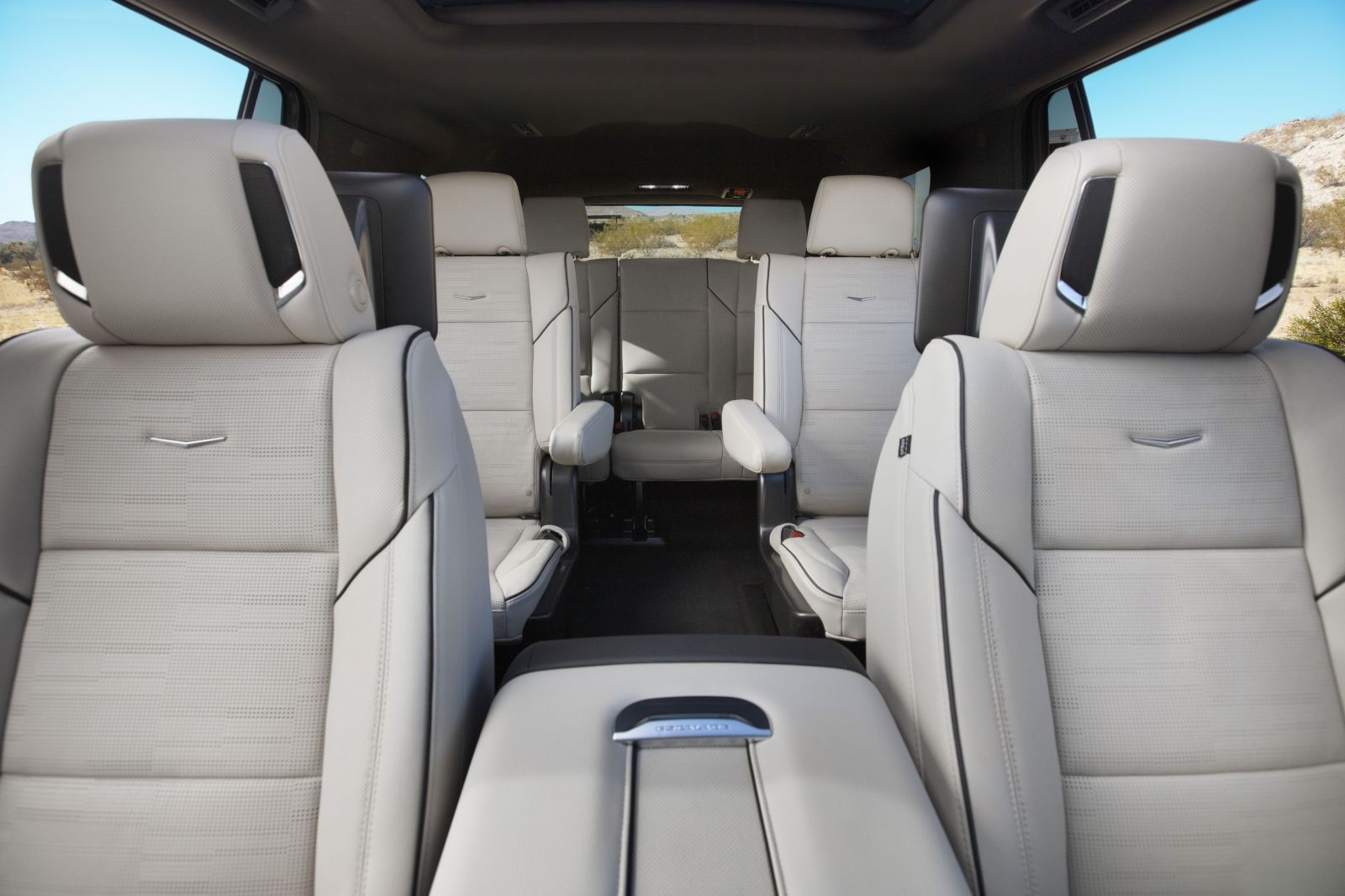 36 reproduktorov či 38&amp;amp;quot; OLED displej. Nový Cadillac Escalade ako symbol amerického luxusu