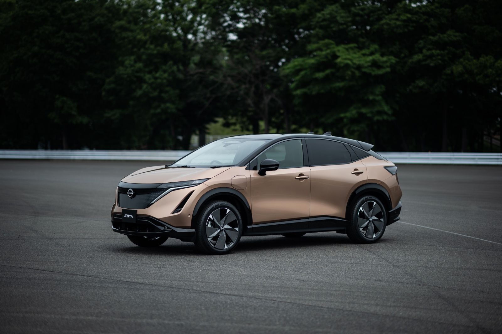 Nissan Ariya je ambiciózny elektrický crossover, ktorý zaujme svojou technikou