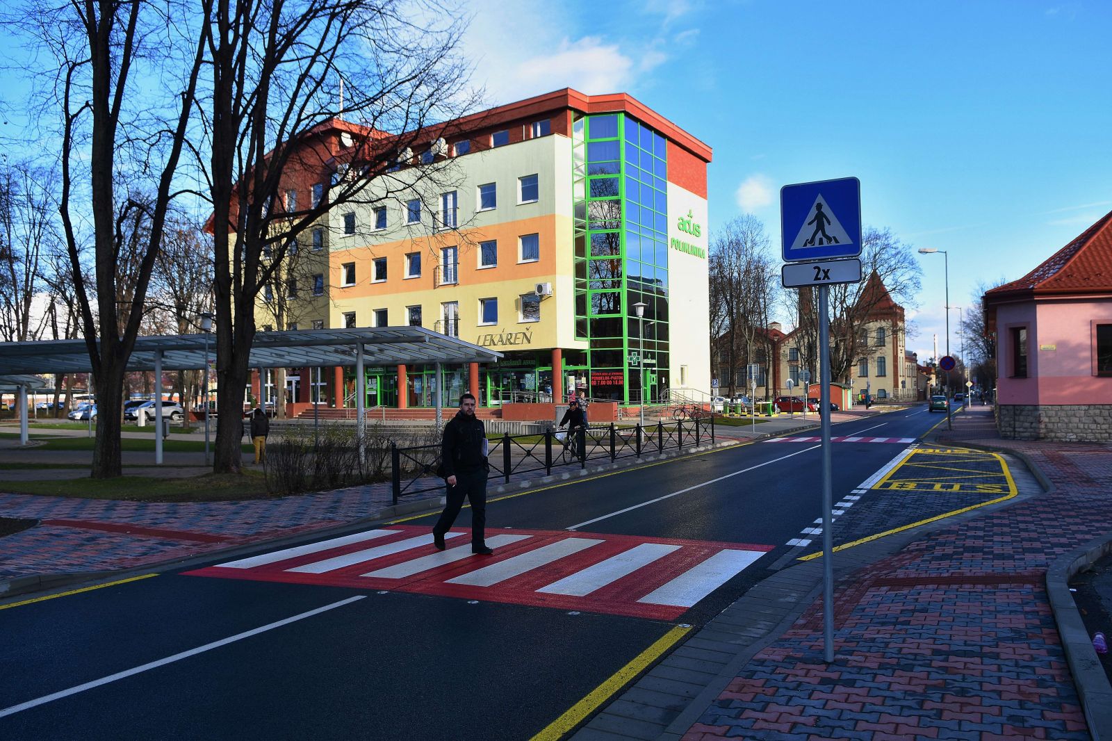 Slepú dôchodkyňu zrazilo na priechode pre chodcov, podľa polície je vraj na vine